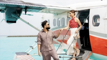 স্বামীর হাত ধরে সী-প্লেন থেকে নেমে রোমান্টিক বার্তা মেহজাবীনের